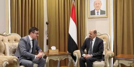 الوزير شائع الزنداني يبحث مع السفارة الروسية تطورات الأوضاع الدولية والإقليمية وتأثيرها على اليمن - اخبارك الان
