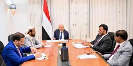 اجتماع مهم لمجلس القيادة الرئاسي لبحث الوضع العسكري والجاهزية القتالية ودعوة خاصة للحوثي - اخبارك الان