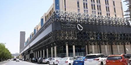 الصناعة تصدر (13) رخصة تعدينية جديدة خلال فبراير الماضي - اخبارك الان