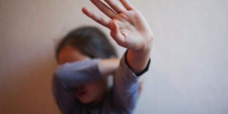 «هددها بقتل والدها».. حبس حارس أمن بتهمة الاعتداء على طفلة في القليوبية - اخبارك الان