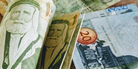 استطلاع رأي: 29% من الأردنيين يرون أن على الحكومة الحد من الفقر ومعالجة البطالة - اخبارك الان