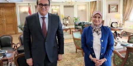 وزير الصحة يستقبل نقيب التمريض لبحث تطوير التدريب المهني وتعميم الأدلة الاسترشادية - اخبارك الان