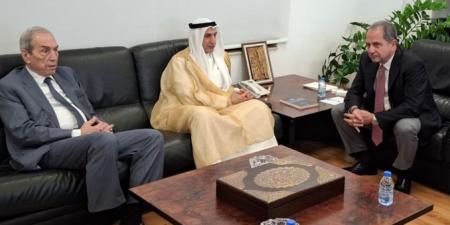 وزير الطاقة بحث مع سفيرة اليونان ومدير عام الصندوق العربي بسبل التعاون - اخبارك الان