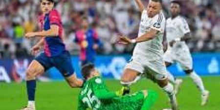 الكشف عن طاقم التحكيم الذي سيدير الكلاسيكو بين ريال مدريد وبرشلونة - اخبارك الان