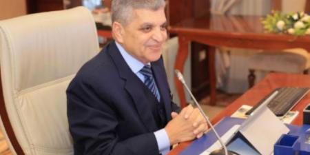 أسامة ربيع: تراجع السفن العابرة بقناة السويس خلال أبريل بسبب توترات البحر الأحمر - اخبارك الان