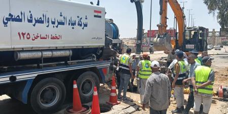انتهاء أعمال إصلاح الكسرالمفاجئ بخط مياه١٠٠٠مم بمدخل هضبة الأهرام - اخبارك الان