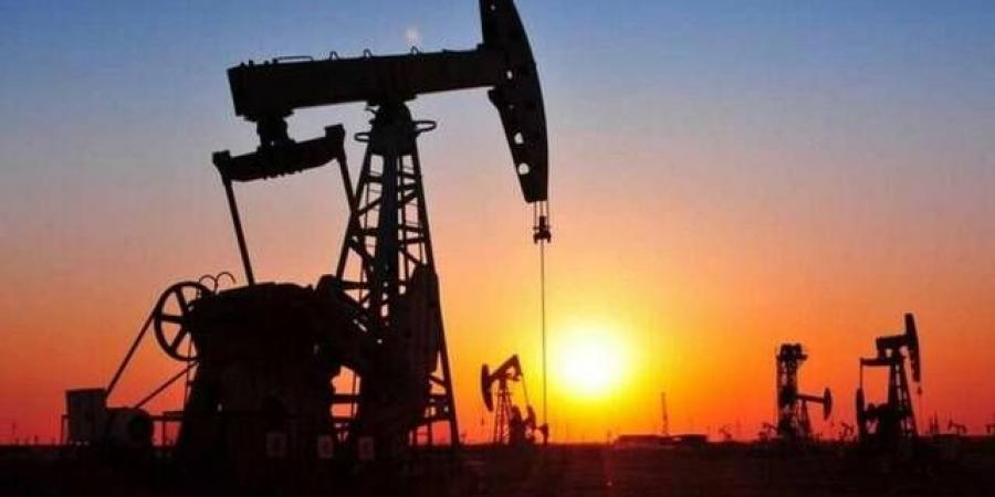النفط يصعد بنهاية التعاملات بدعم من تهديدات أمريكية وتقلص إمدادات فنزويلا - اخبارك الان