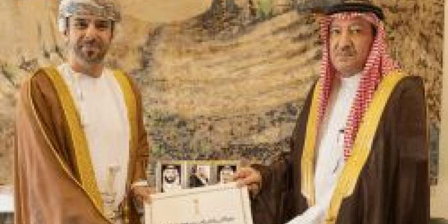 نائب وزير الخارجية يتسلّم أوراق اعتماد سفير عُمان - اخبارك الان