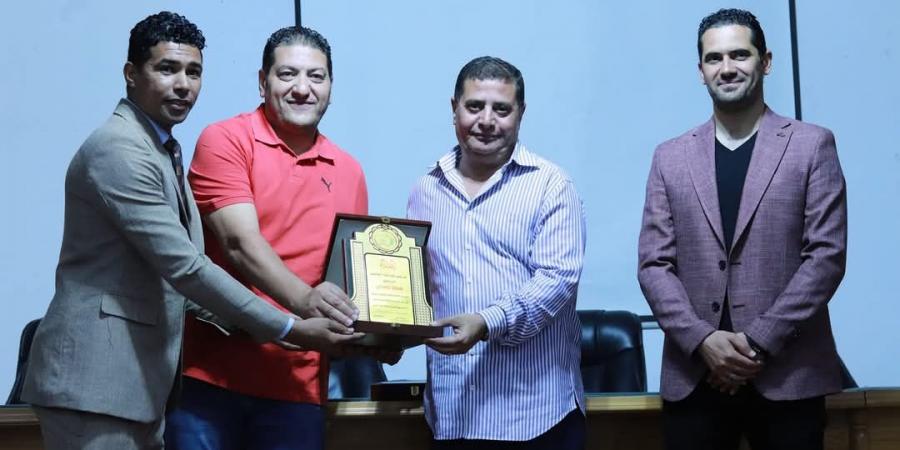 "عبد المقصود"يشهد ختام دورة مدرب اللياقة البدنية المحترف" - اخبارك الان
