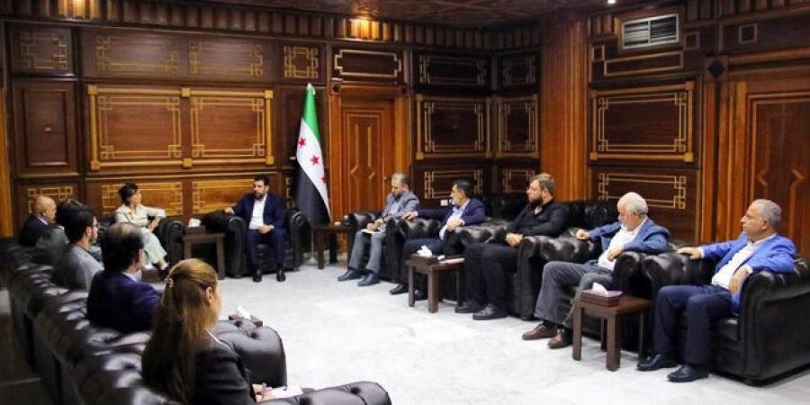 محافظ اللاذقية يبحث مع نائبة المبعوث الخاص للأمم المتحدة الإجراءات التي اتخذتها الحكومة السورية لتعزيز السلم الأهلي - اخبارك الان