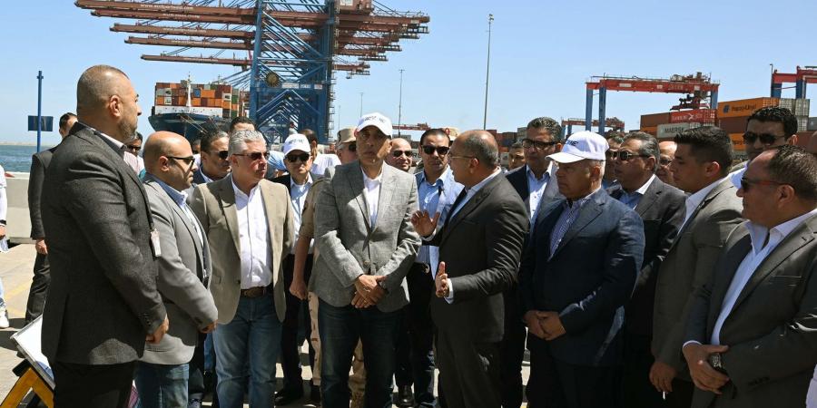رئيس الوزراء يزور شركة قناة السويس للحاويات بميناء شرق بورسعيد - اخبارك الان