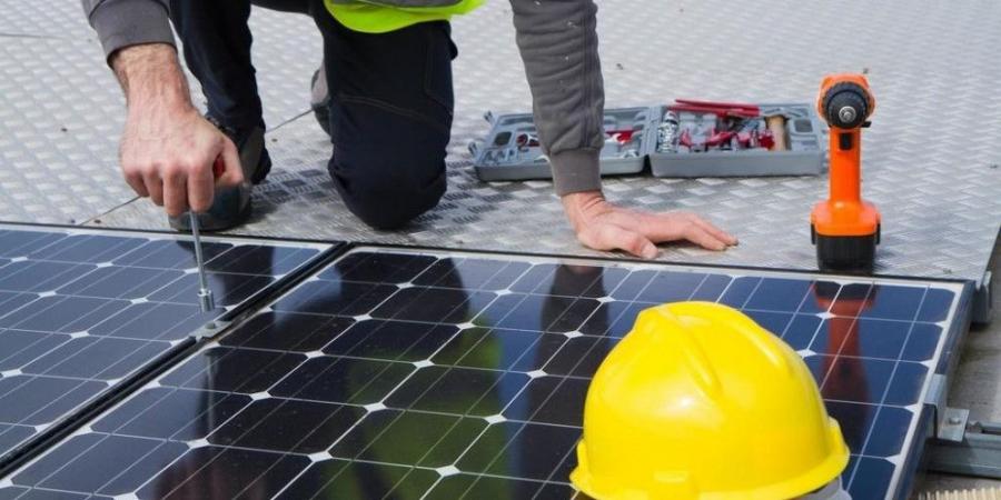 وزير الطاقة: برنامج وطني يستهدف تركيب نحو 12 ألف سخان شمسي خلال 4 سنوات - اخبارك الان