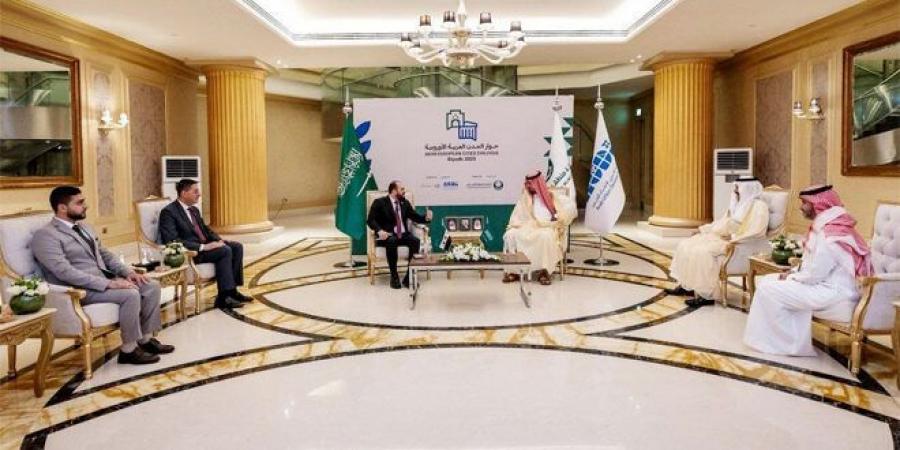 محافظ دمشق يبحث مع أمين منطقة الرياض تعزيز التعاون في مجال التنمية ‏الحضرية وتحسين الخدمات العامة - اخبارك الان