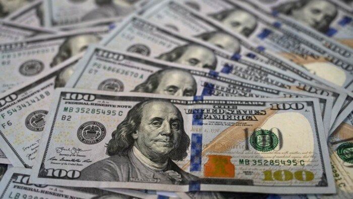 ووصل سعر الدولار في بنك مصر خلال التعاملات اليوم إلى 50.70 جنيه للبيع، و50.60 جنيه للشراء.