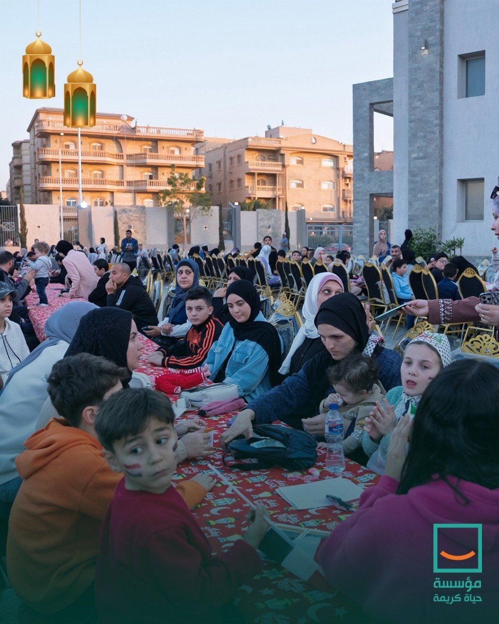 حياة كريمة تنظم قوافل السعادة لدعم الأسر الفلسطينية (25)