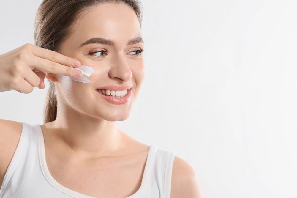 مشاركة مستحضرات التجميل تهدد البشرة - مشاع إبداعي
