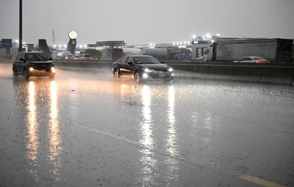 جازان .. هطول أمطار غزيرة مصحوبة بعواصف رعدية على المنطقة اليوم - أرشيفية