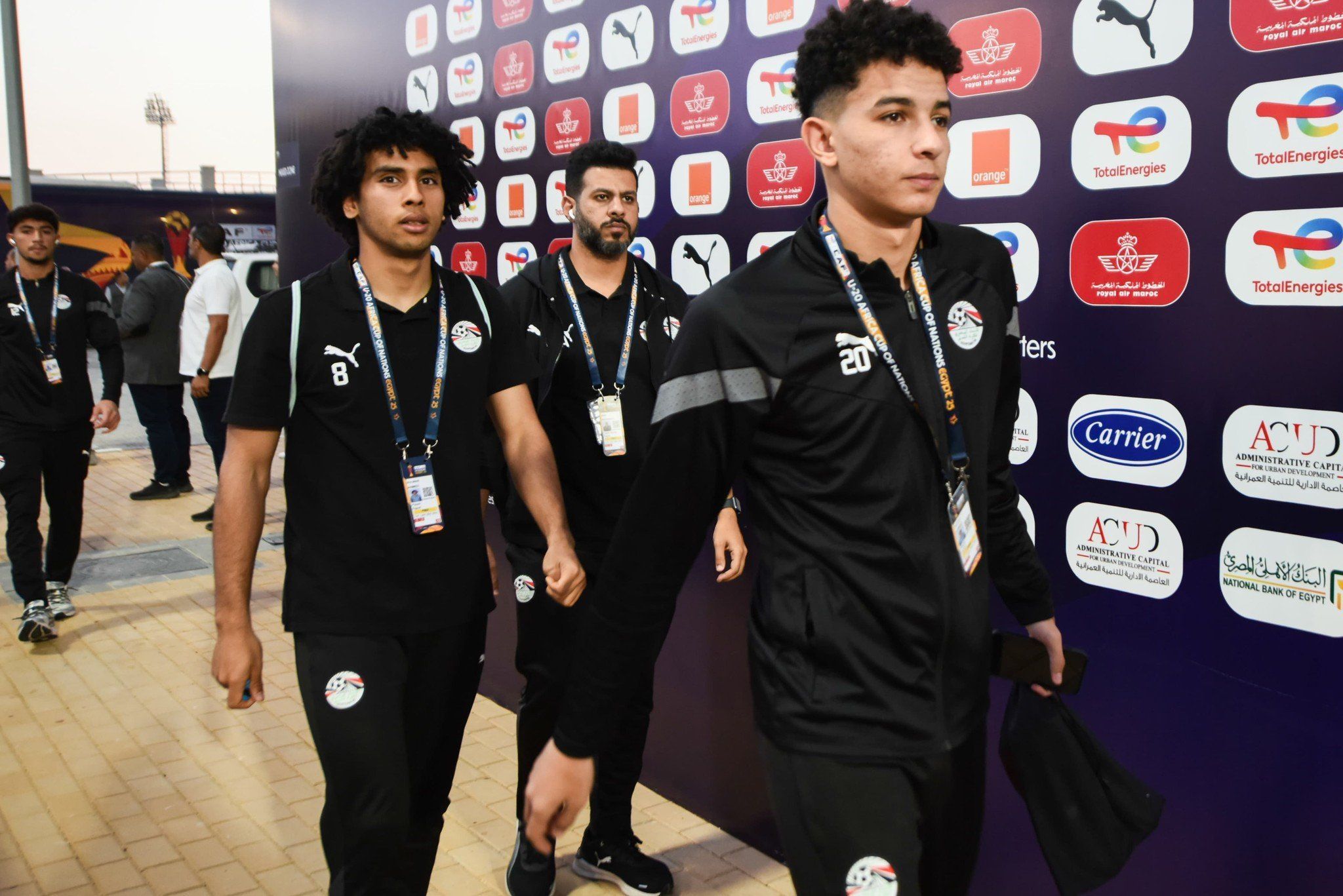 منتخب الشباب يصل استاد هيئة قناة السويس لمواجهة نظيره سيراليون (6) منتخب الشباب يصل استاد هيئة قناة السويس لمواجهة نظيره سيراليون (6)