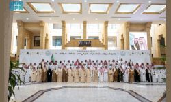 الأمير عبدالعزيز بن سعود يلتقي متقاعدي القطاعات التابعة لوزارة الداخلية بمنطقة القصيم
