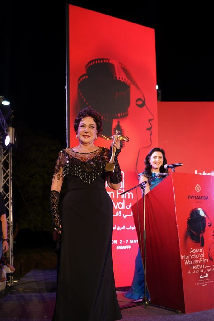 تكريم الفنانة لبلبة (2) تكريم الفنانة لبلبة (2)