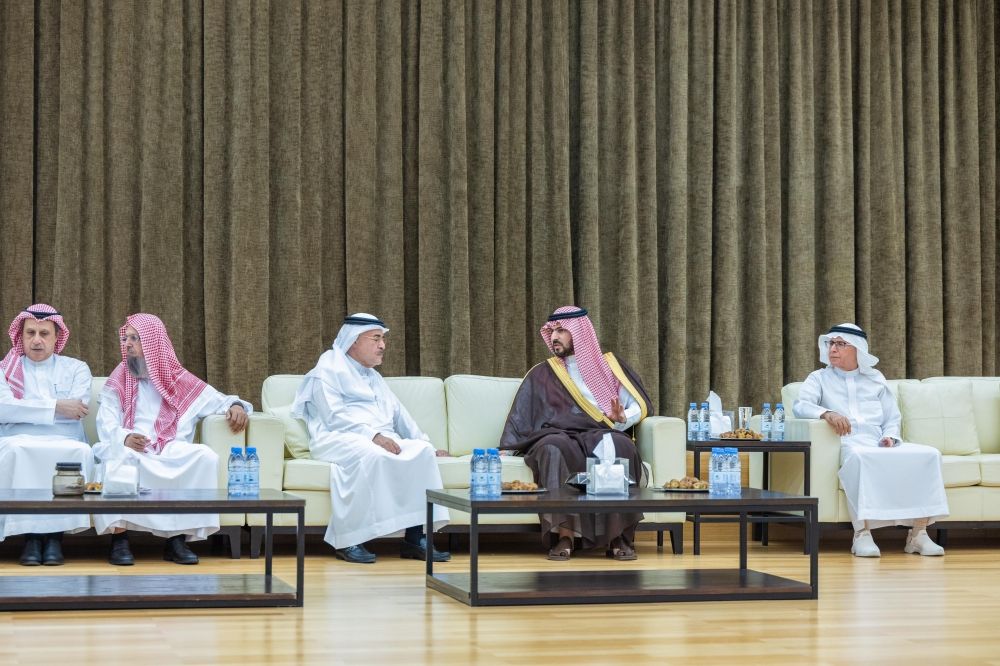 نائب أمير الشرقية يعزي المهندس أمين الناصر في وفاة والدته - اليوم