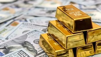 مع تراجع الدولار.. الذهب يتجه لتسجيل أكبر انخفاض أسبوعي في 6 أشهر