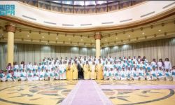 أمير القصيم يُكرم 102 طالبًا متفوقًا بجائزة العبودي