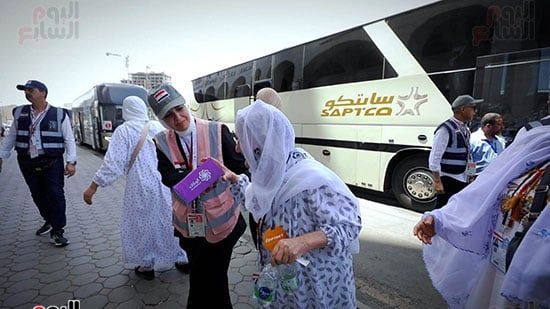 استقبال مهيب لحجاج القرعة في المدينة المنورة (20) استقبال مهيب لحجاج القرعة في المدينة المنورة (20)