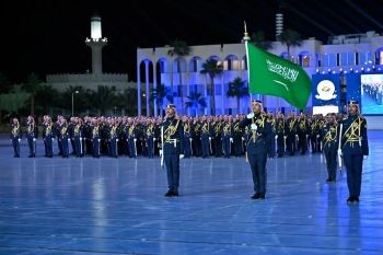 وزير الحرس الوطني يرعى حفل تخريج دفعتين من دورة تأهيل الضباط وكلية الملك خالد