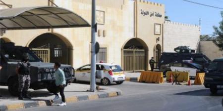 السجن 20 سنة ل4 من 16 من المتهمين بقضايا حيازة مواد متفجرة وأسلحة وذخائر - اخبارك الان