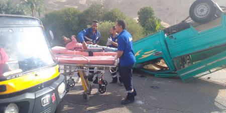 رايحين يحصدوا القمح.. مصرع شخص وإصابة 34 في إنقلاب سيارة ربع نقل في البداري بأسيوط - اخبارك الان