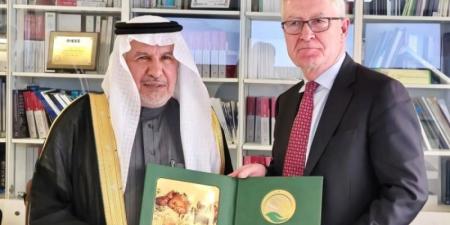 الدكتور عبدالله الربيعة يلتقي رئيس إمبريال كوليدج لندن - اخبارك الان