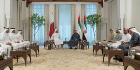 الرئيس الإماراتي يستقبل أمير قطر ويبحثان العلاقات الثنائية - اخبارك الان