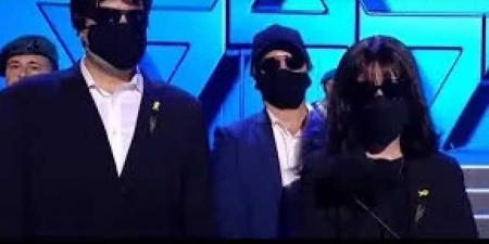 مقطع فيديو يكشف لحظة تكريم الموساد للعملاء الثلاثة المسؤولين عن عملية ”البيجر” ضد حزب الله - اخبارك الان