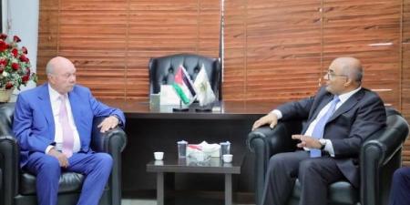 خلال زيارته لنقابة الصحفيين .. الفايز يطالب باستراتيجية إعلامية لمكافحة الفوضى - اخبارك الان