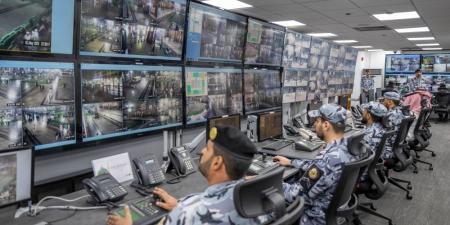 وزير الداخلية يشيد بجهود مركز عمليات أمن المسجد النبوي - اخبارك الان