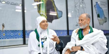 زوجان بنجلاديشيان.. رحلة من أمريكا إلى مكة المكرمة لأداء الحجة الأولى عبر مبادرة طريق مكة - اخبارك الان