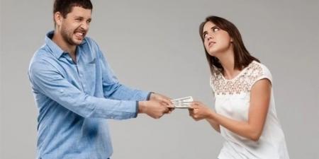 يطلب ثمن الحليب ويهددها بالكهرباء.. بخل الزوج ينهي زواج 10 سنوات! - اخبارك الان