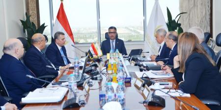 وزير التموين يوجّه بتسريع تطوير الزيوت المستخلصة وزيادة الإنتاج - اخبارك الان