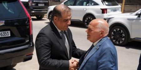 استقبال حافل لنقيب المعلمين في العراق لحضور اجتماع اتحاد المعلمين العرب - اخبارك الان