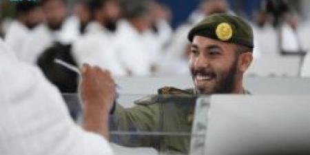 جوازات مطار الملك عبدالعزيز تواصل استقبال حجاج بيت الله الحرام - اخبارك الان