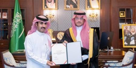 محافظ الأحساء يكرّم مواطنًا تبرع بكليته لأحد أصدقائه - اخبارك الان