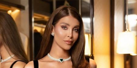 بشعر مُبلل.. النجمة السورية الشهيرة بإطلالة لافتة (صور) - اخبارك الان