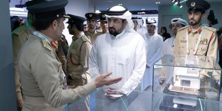 أحمد بن محمد يزور معرض القمة الشرطية العالمية بدبي - اخبارك الان