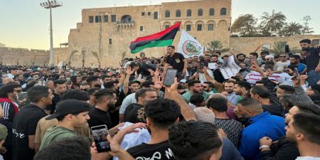 متظاهرون ليبيون يطالبون باستقالة رئيس الحكومة - اخبارك الان