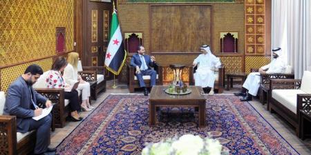 وزير السياحة يناقش مع القائم بأعمال السفارة القطرية تعزيز التعاون ‏السياحي المشترك بين البلدين - اخبارك الان