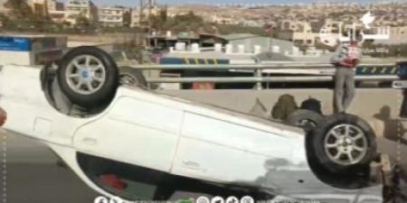 بالفيديو .. انقلاب مركبة أعلى جسر عين الباشا دون إصابات - اخبارك الان