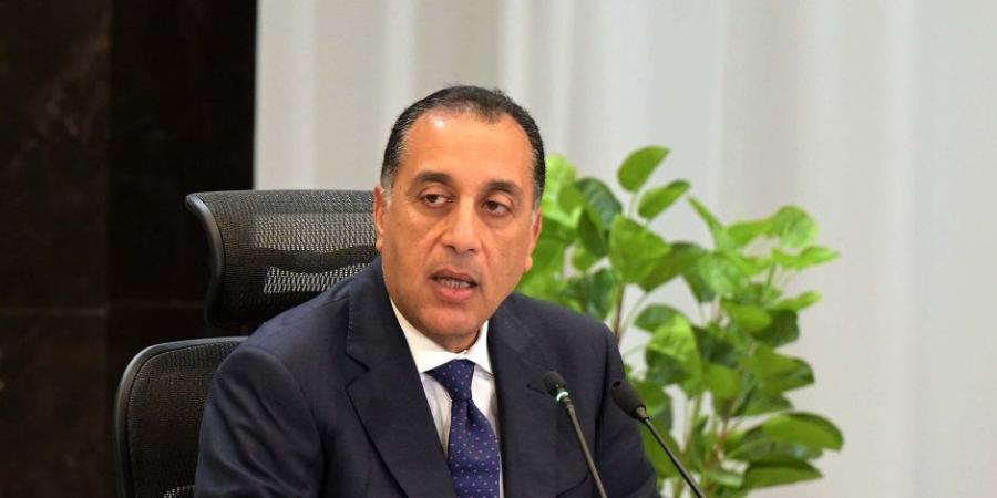 مصطفى مدبولي يكلف بتشكيل لجنة فنية لفحص حادث الواحات وسرعة صرف تعويضات - اخبارك الان