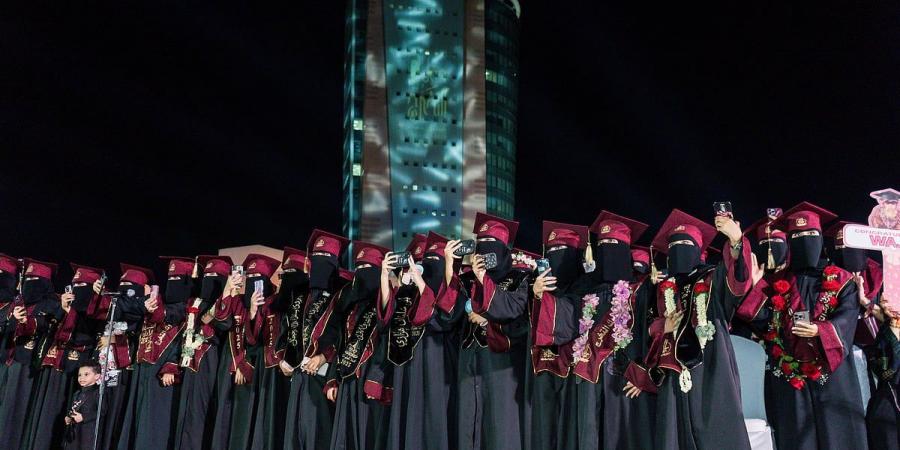 جامعة جازان تختتم احتفالات تخريج طالباتها.. وتؤكّد: سخّرنا لهنّ الإمكانات ليكنّ رائدات المستقبل - اخبارك الان