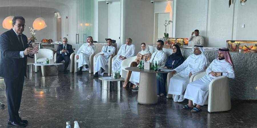 خلال زيارته للمملكة العربية السعودية.. وزير الصحة يلقي محاضرة بعنوان «الثورات الصناعية والرعاية الصحية» - اخبارك الان